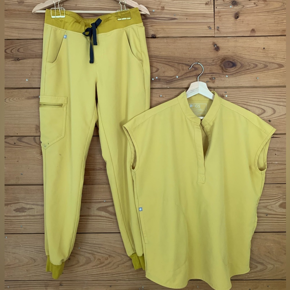 Yellow Figs Scrub Set